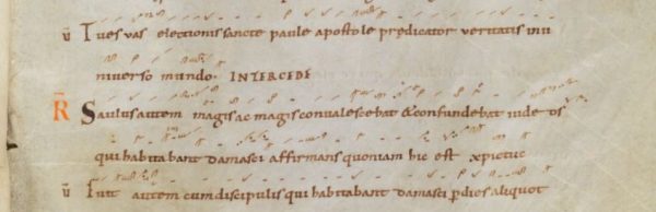 The U is seen indicating the chant mode (in the left margin next to the notation)